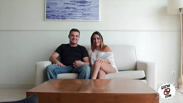 عروسک انفرادی زرق و برق دار لا سرنا اسباب بازی بزرگ را در گربه تنگش هل می صحنه های سکسی فیلم تاج و تخت دهد