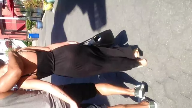 ملکه وایلد، دوست‌دار زیبایی‌شناختی، به‌خوبی به سبک سگ‌کشی سکس تاج تخت لعنتی می‌کشد