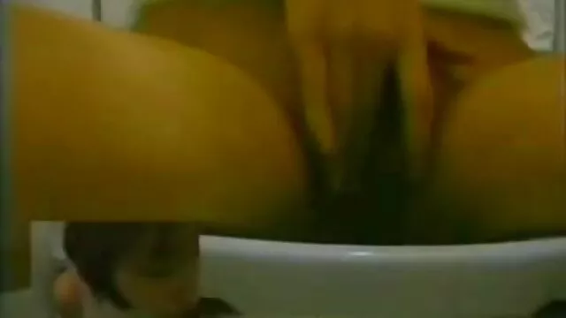 مونیکا بلوند زیبا پس از فیلم عشق بازی سکسی یک لعنتی سخت اسپرم چسبنده را می بلعد